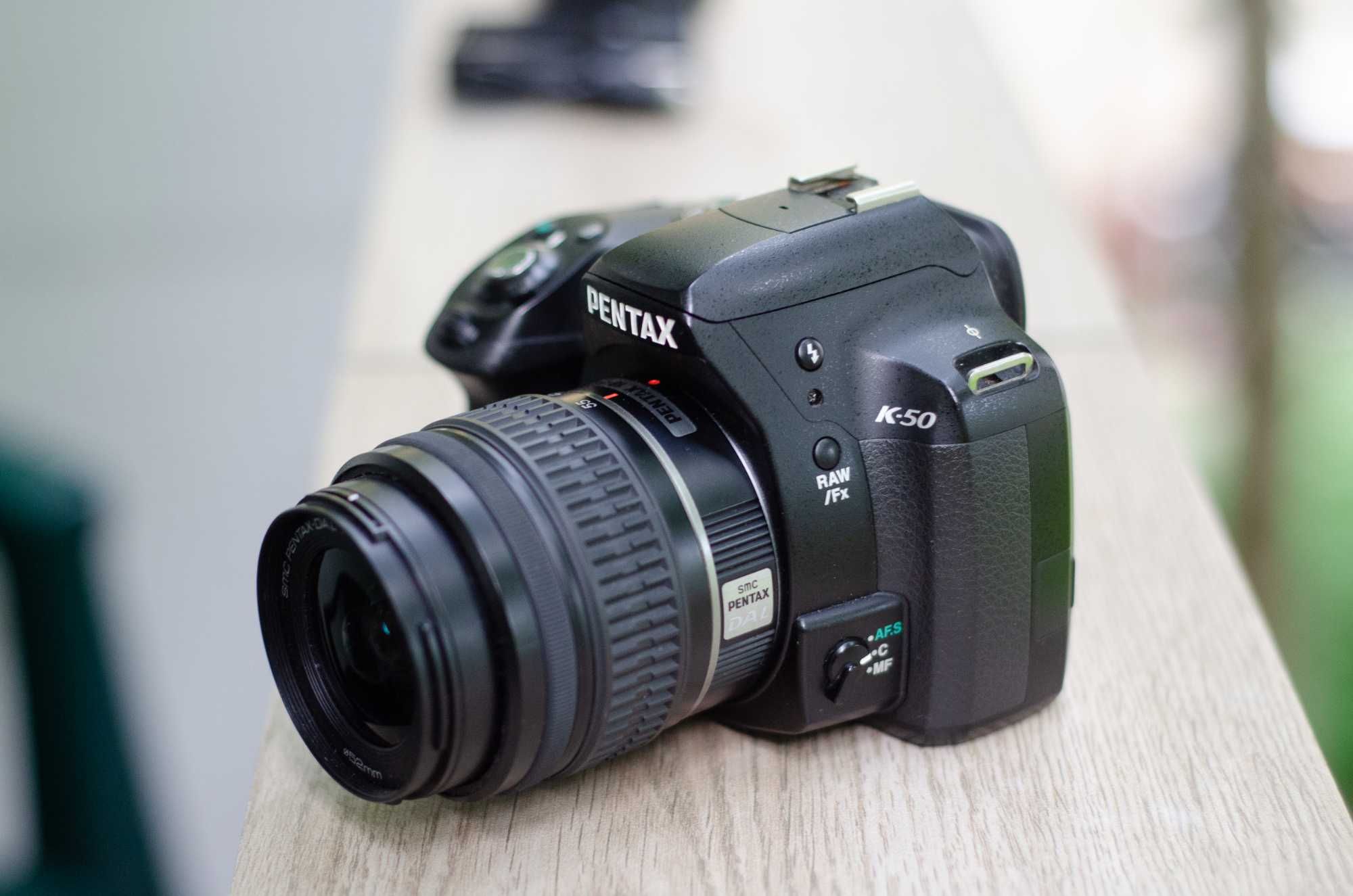 Pachet dslr Pentax K-50 si obiective