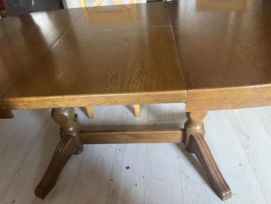 Masa din lemn cu 4 scaune