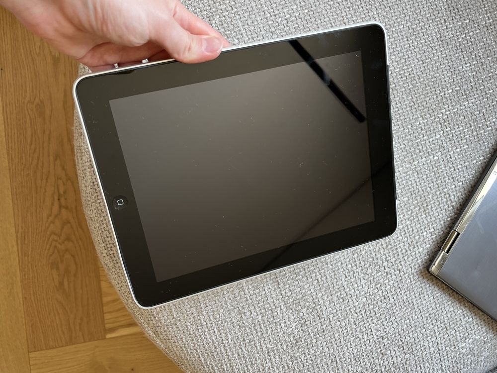 iPad 1-во поколение (A1337, 32GB, Wi-Fi + 3G)