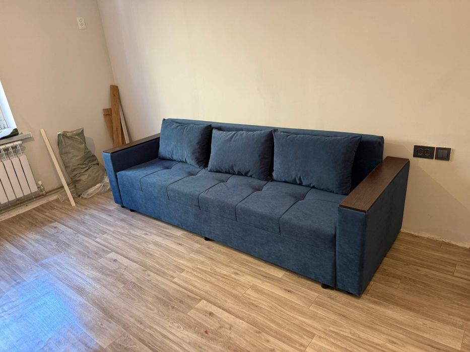 Прямой диван 210 см — раскладной,с подушками и ящиками для белья новый