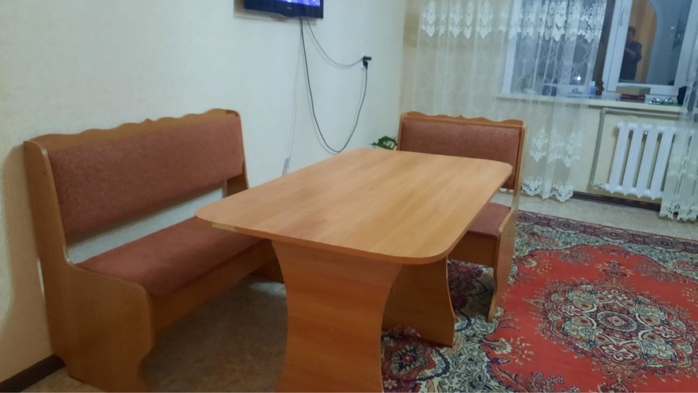 Комплект стола и стульев