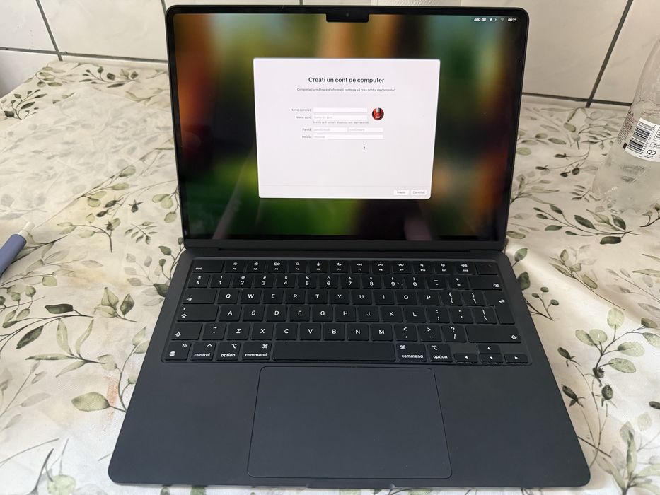 Vând MacBook Air M2