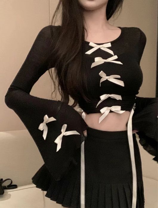 Кофта с бантиками