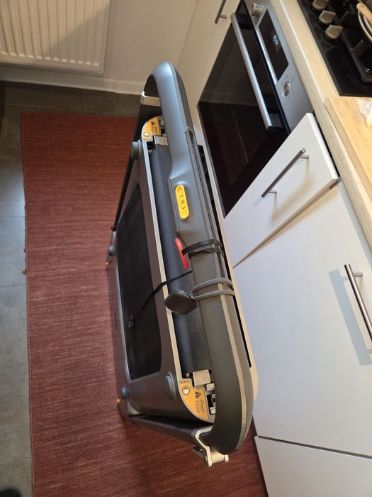 Banda de alergat pliabilă KingSmith WalkingPad R1 Pro (Negru/Argintiu)