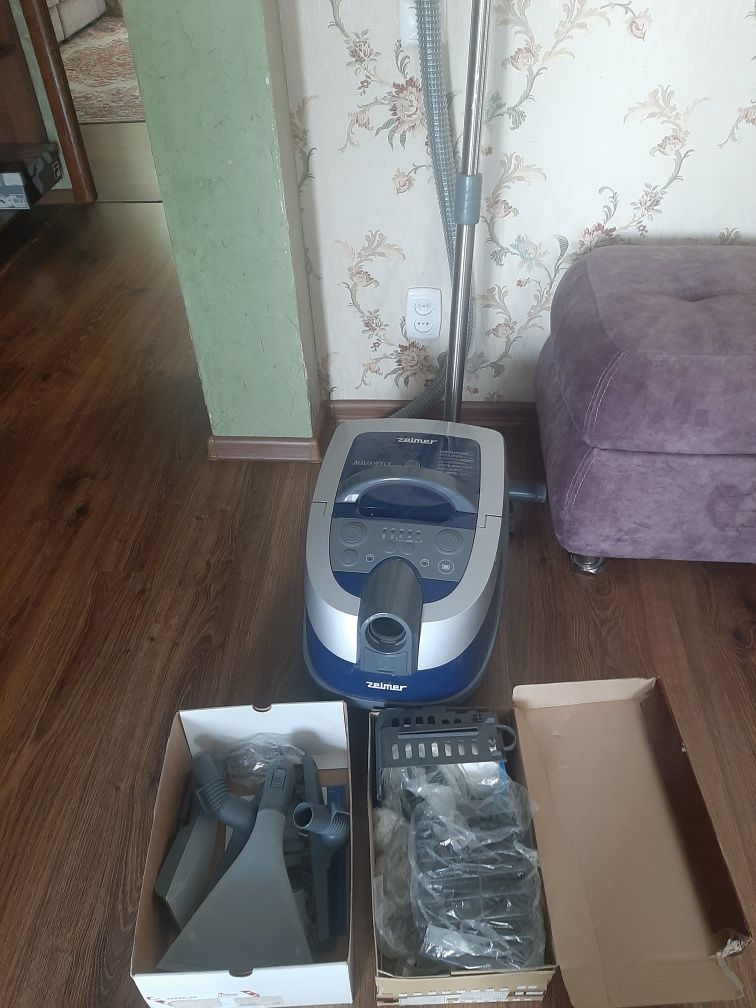 Продам пылесос моющий