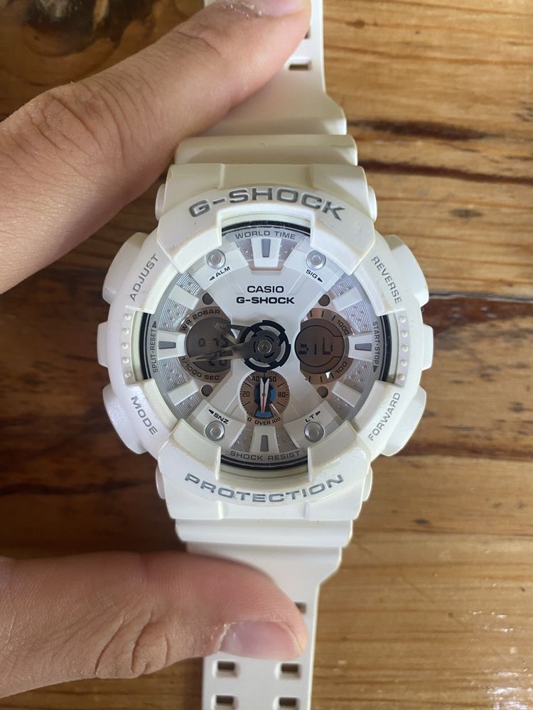 Casio G-SHOCK часовник