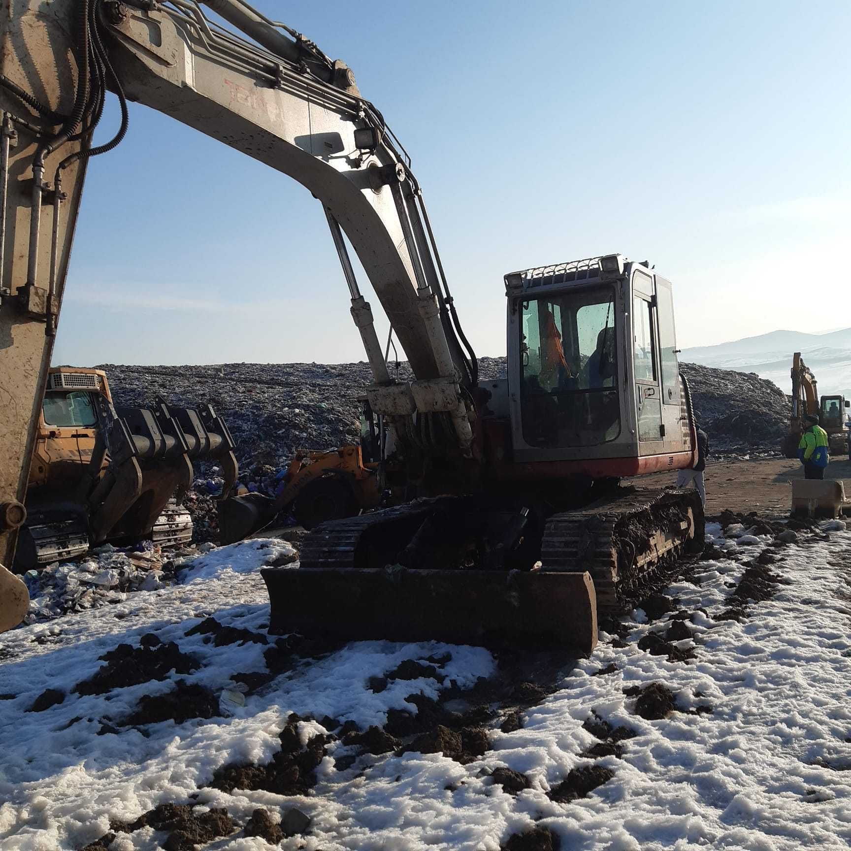 Vând excavator JCB