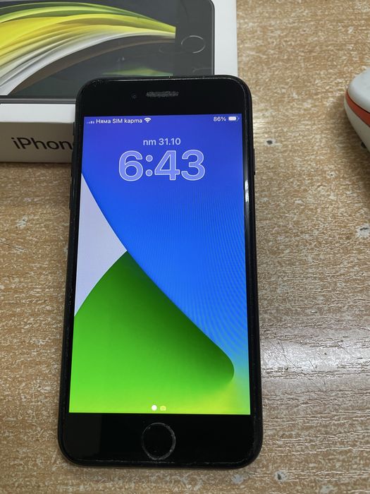 Продавам употребяван  IPhone SE