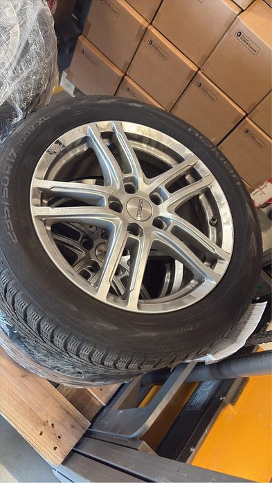 Jante Aliaj Dezent plus Cauciucuri Iarna Nokian 235 / 50 R17