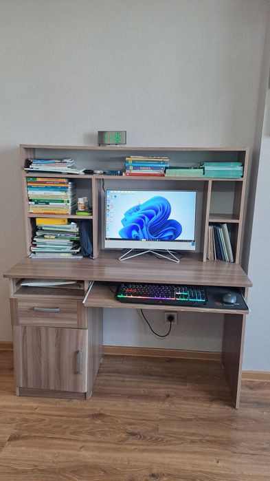 Компьютерный стол б/у, 10000 тг.