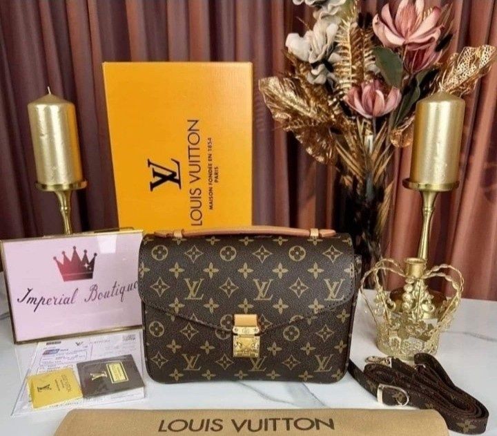 Set Louis Vuitton 3 articole(geanta+portofel+esarfa),saculet, etichetă