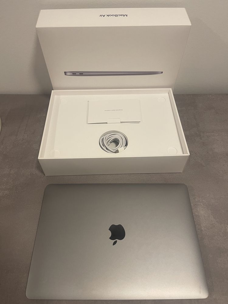 Vand Macbook Air 13 inch ca nou