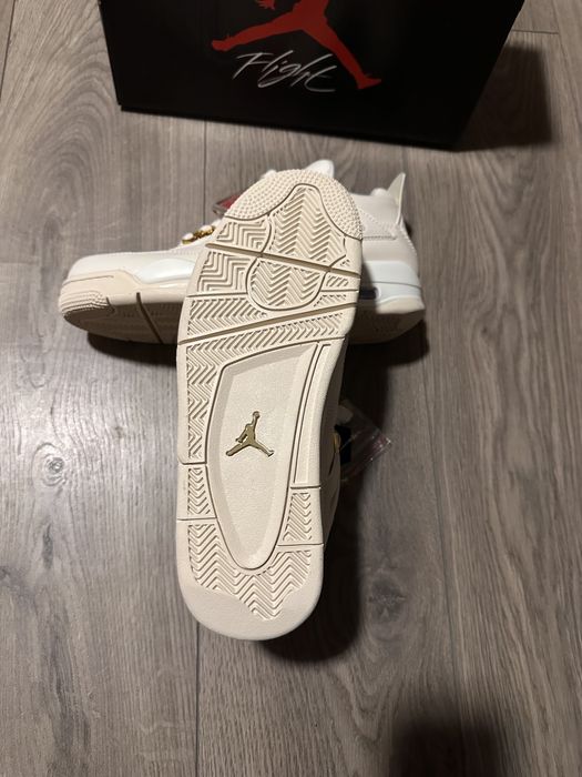 Jordan 4 Metalic Gold