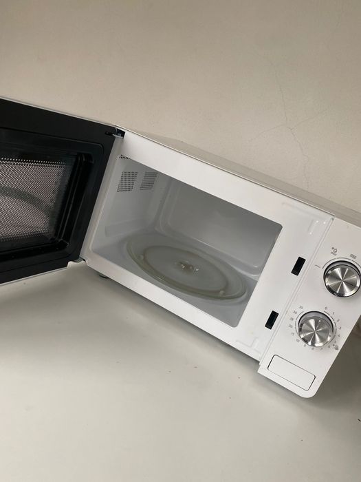 Vând cuptor cu microunde!