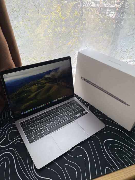 Macbook Air M1 2020 + Mouse Logitech Pebble 2