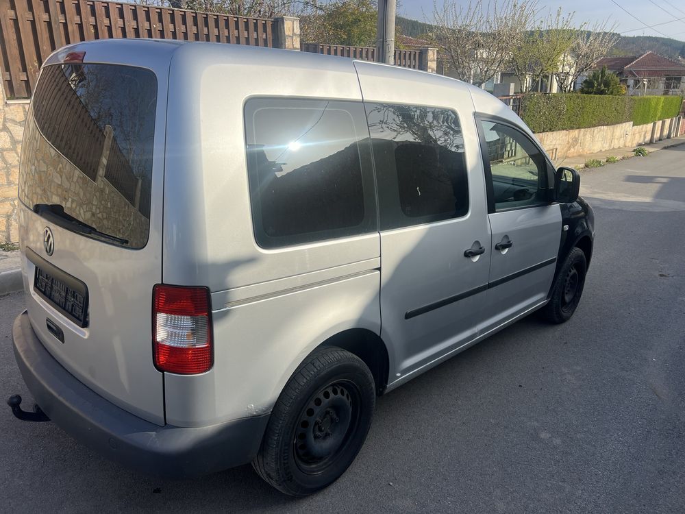 Продавам vw caddy на части 2,0 ecofuel