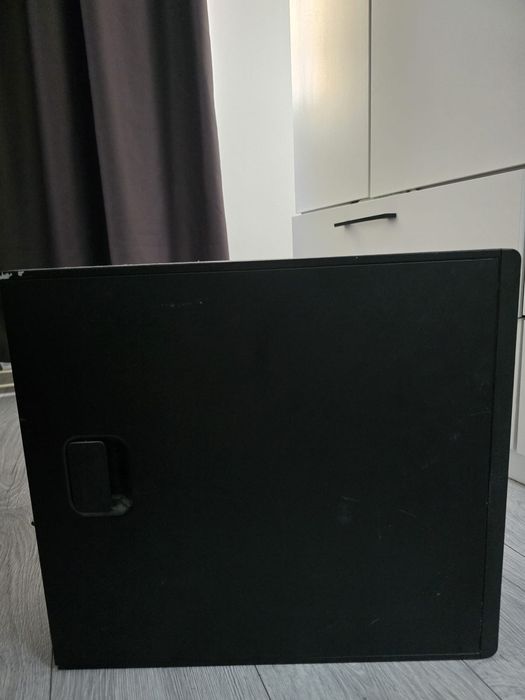 Vând PC +monitor 
Memorie 8 GB DDR3
Kingmax SSD 240GB
ST500DM