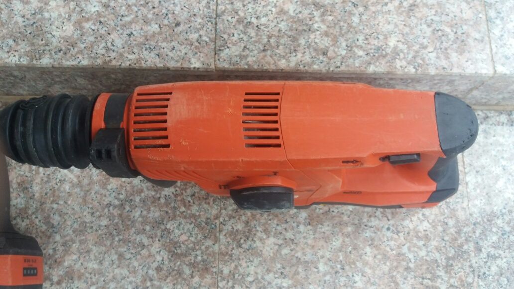 Hilti set demolator, rotopercutor pe acumulatori