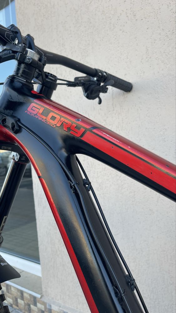 Giant Glory Advanced 1 – DH/27.5/CF/