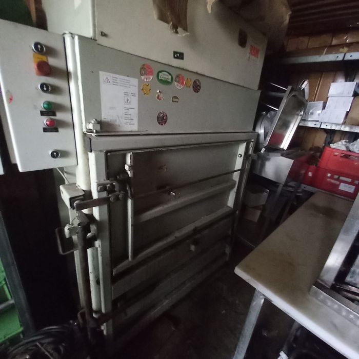 Vand presa de balotat cartoane/plastic,HSM 155 VL