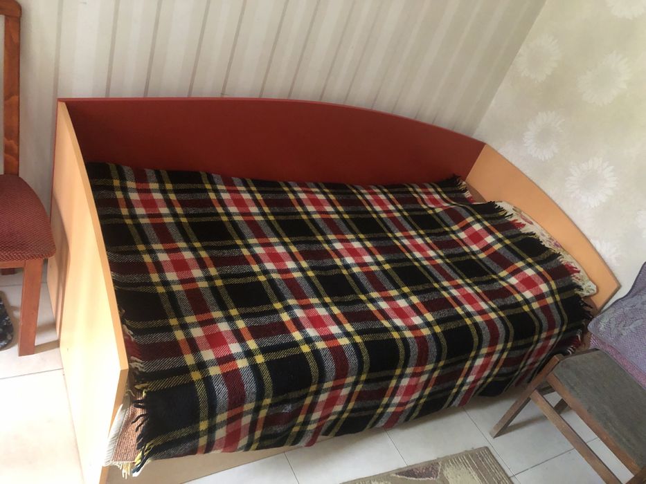 Легло с повдигащ матрак