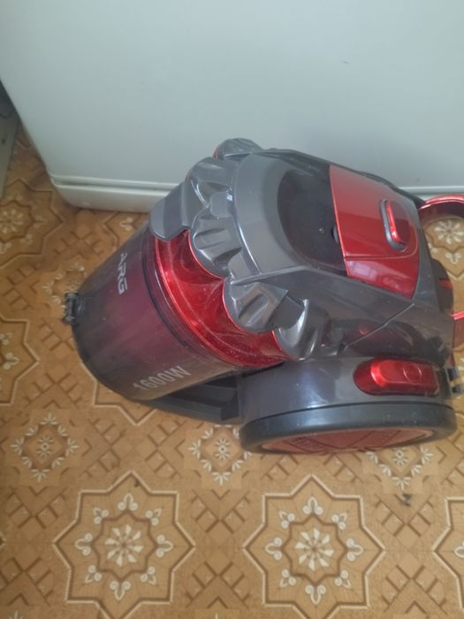 продам пылесос мощный ,компактный