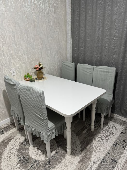 Кухонный стол и стулья