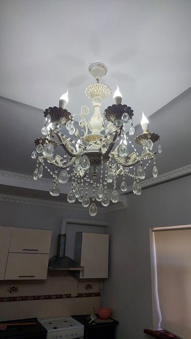 6 лампалық люстрасы