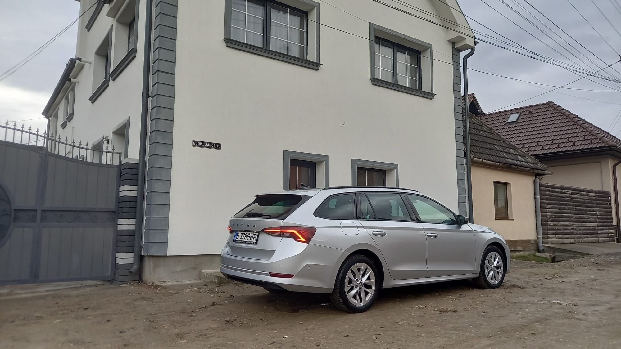 Skoda Octavia 4,automata,2.0 diesel, foarte usor avariat,lovit