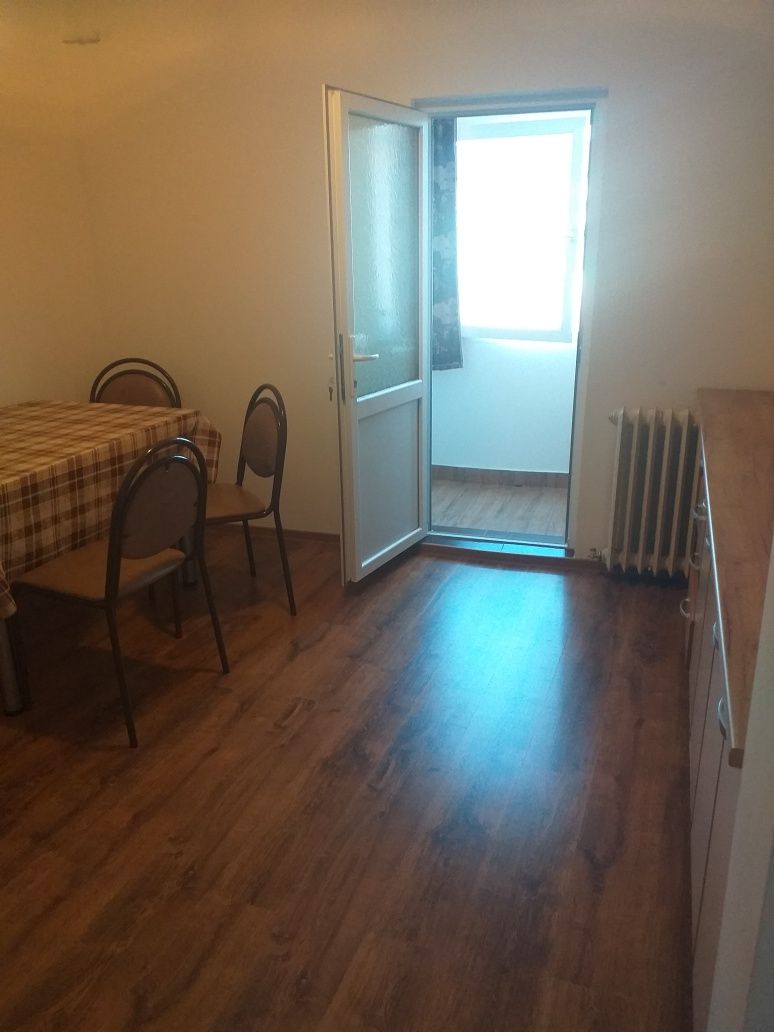 Inchiriez apartament 2 camere etaj 4 Se face contract