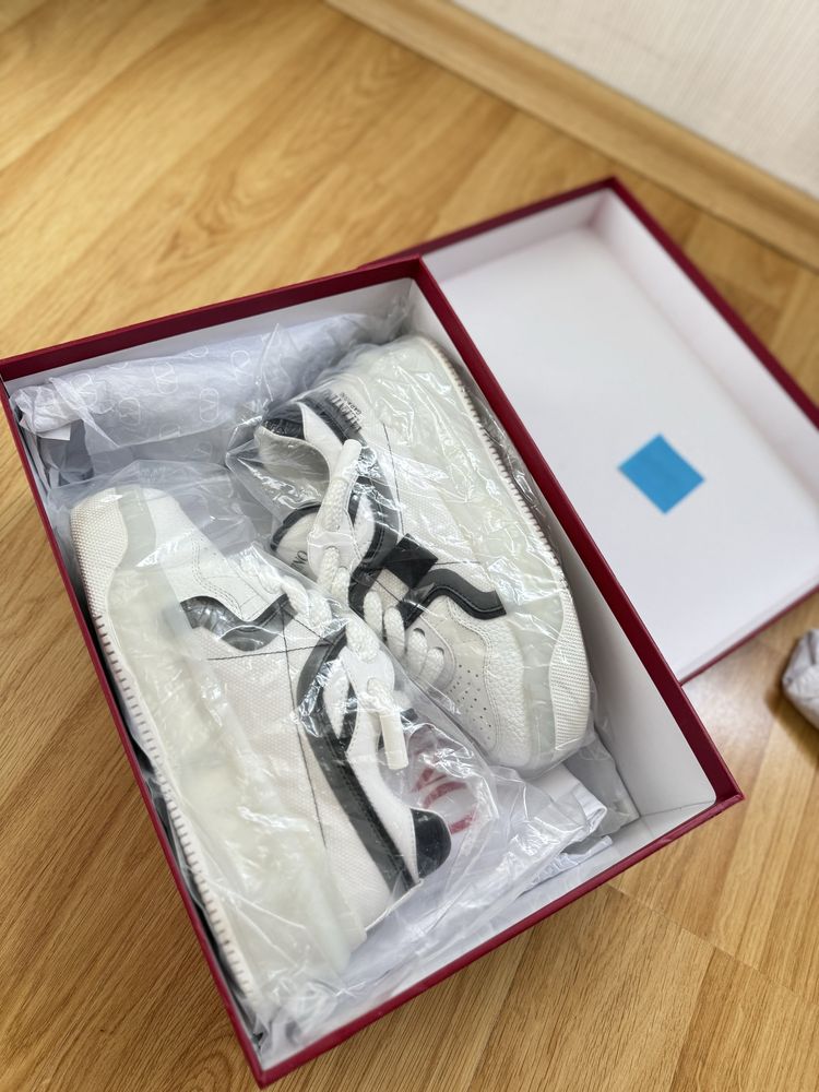 Valentino Garavani One Stud Low-Top Sneakers Маратонки 38 номер