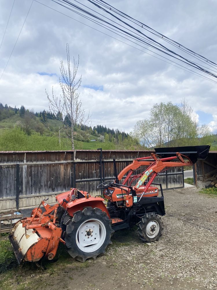 Tractor kubota-hinomoto cu incarcator frontal