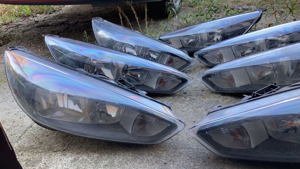 Far Ford focus 3 Facelift 2014 - 2017 faruri stanga dreapta negru