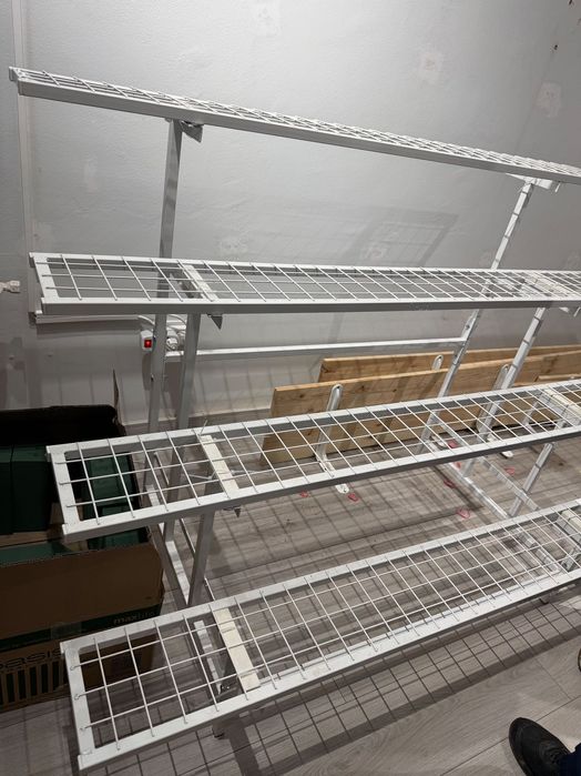 Метални стелажи – подходящи за магазин, цветарски обект или склад