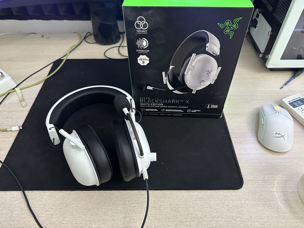 Наушники Razer Blackshark V2 X белый