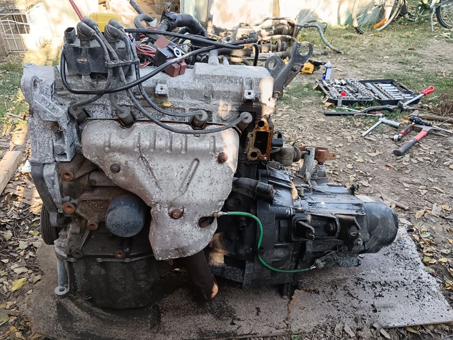 Vând piese Logan 1,4