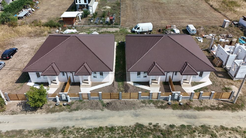 Se vinde casa tip duplex