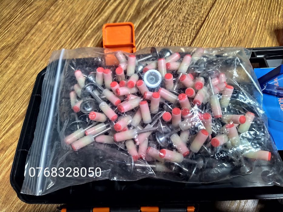 Pistol de cuie, 100 de cuie pentru lemn, beton si metal