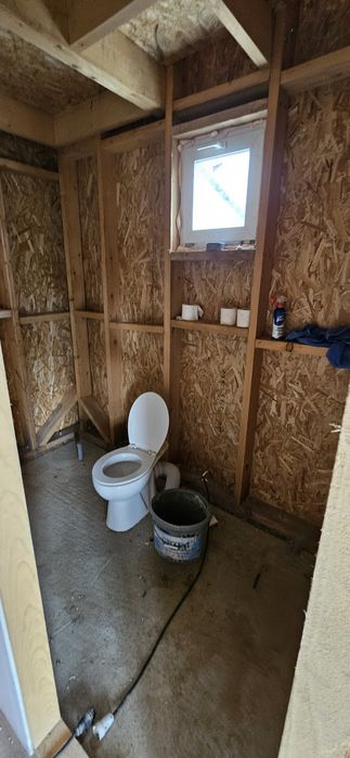 Vând teren cu cabana zona Cristian
