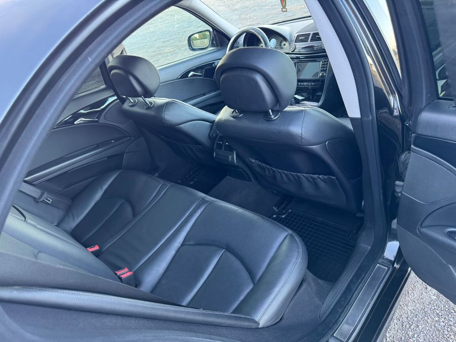 Vând Mercedes E Class W211