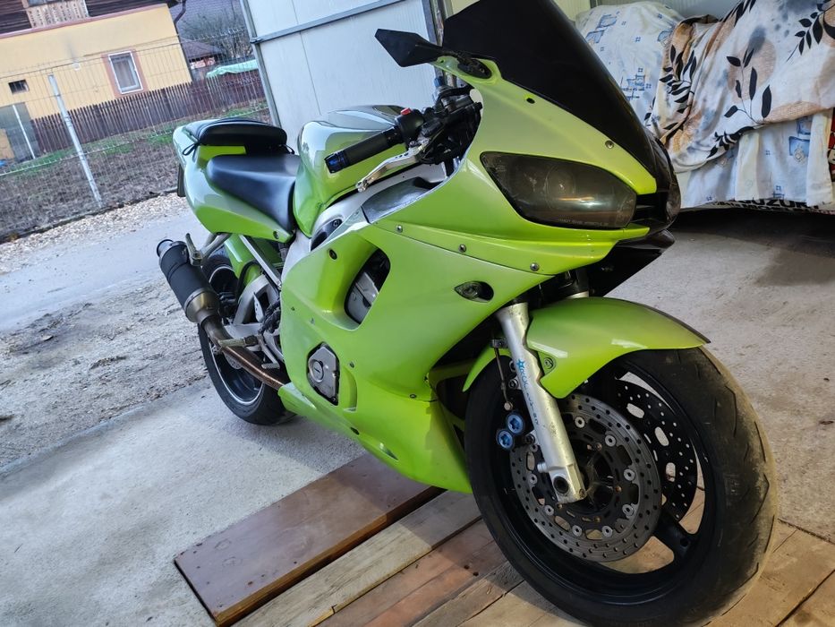 Văd Yamaha r6 carburație An 2001
