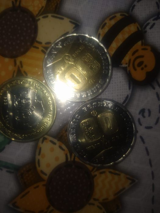 Продаю 3 копейки 2 по 200 и 1 100.Все три сразу