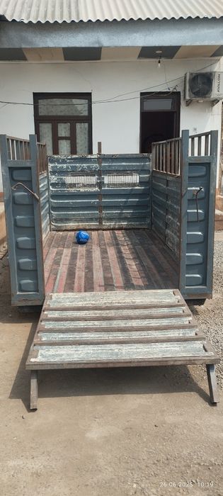 Борт сотилади контейнер дан ясалган