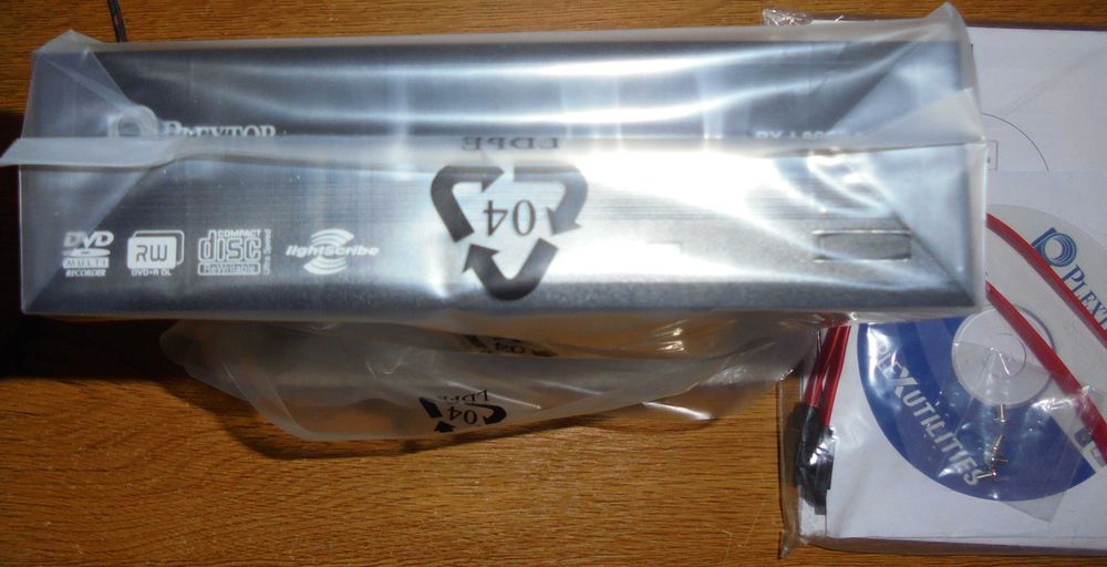 Vand un DVD/CD Writer Plextor PX-L890SA , nou