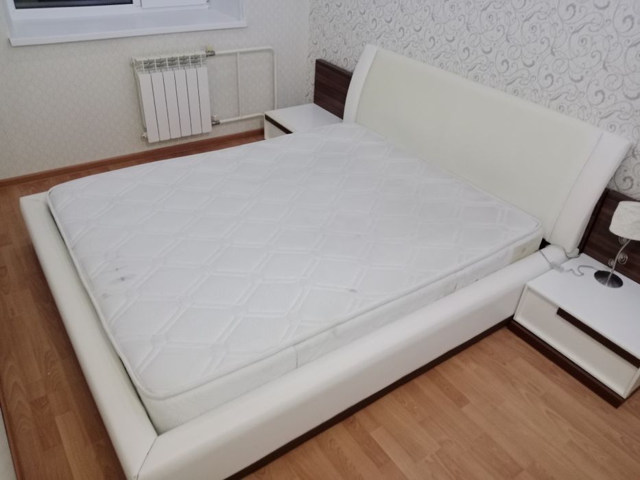 Продаю кровать двуспальную с матрасом размер 160*200