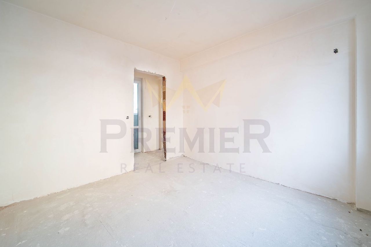Продава се Тристаен апартамент в Варна, Център - 104 кв.м за 1347 €/кв.м - Снимка #2
