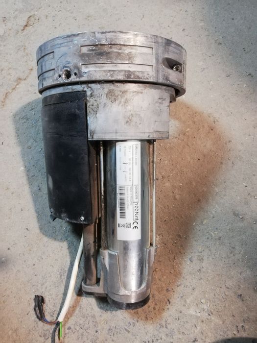 Двигател гаражна ролетна щора