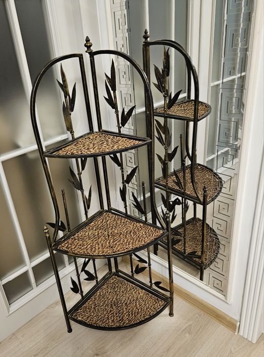 Угловой стеллаж кованый