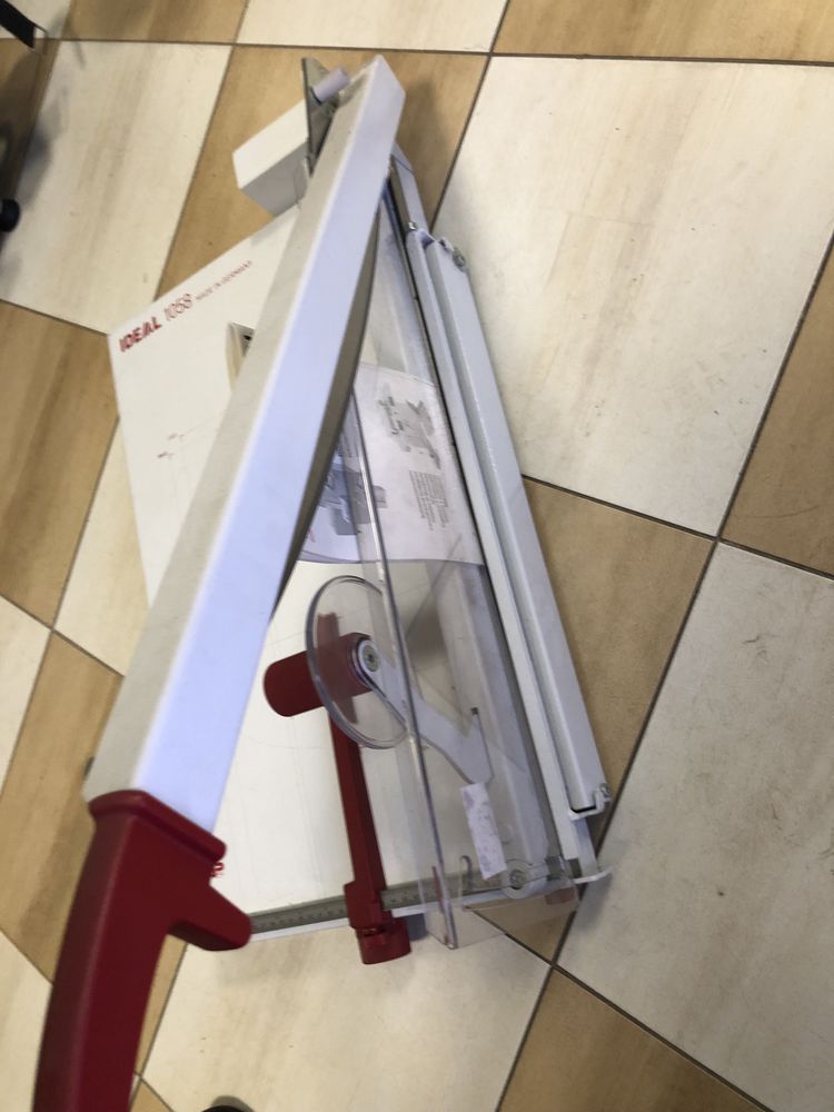 Taietor profesional hartie IDEAL 1058 A