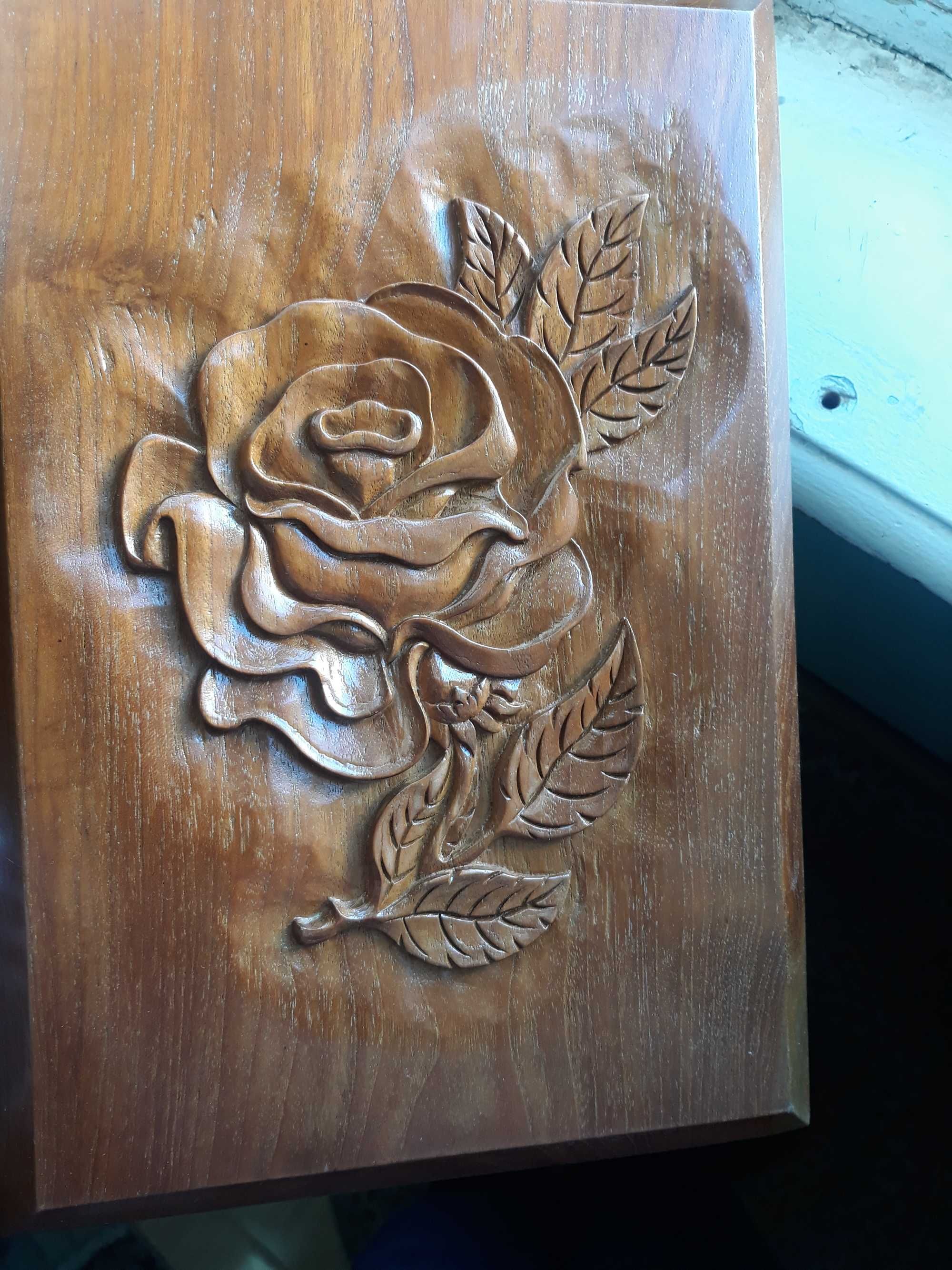 sculptura lemn , trandafir